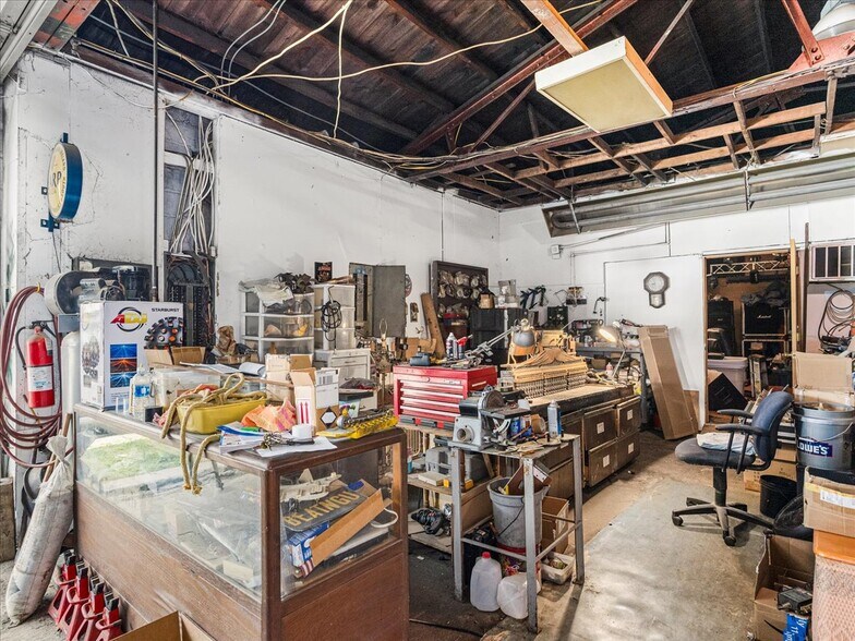 More Photos Of 2600 Duss Ave, Ambridge Unknown For Sale