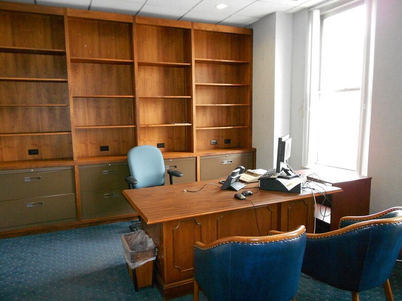 More Photos Of 101 E Washington St, New Castle Office For Lease