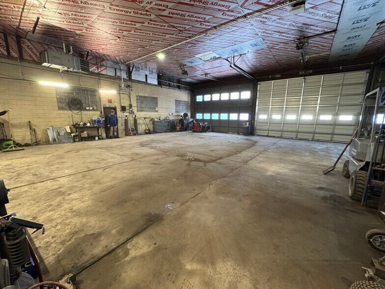 More Photos Of 2427 167th St, Hammond Warehouse For Lease