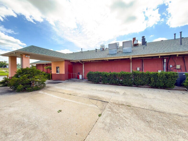 More Photos Of 840 E US Highway 60, Monett General Retail For Sale