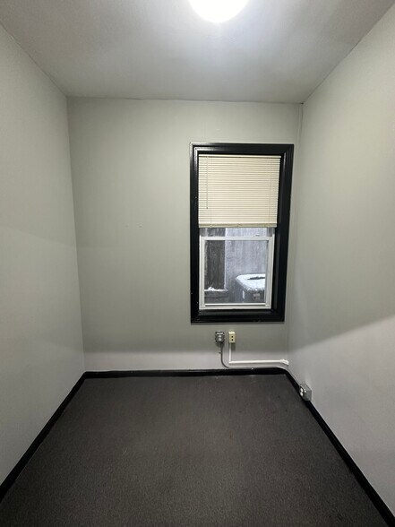 More Photos Of 202 Merrick Rd, Rockville Centre Storefront Retail Office For Lease