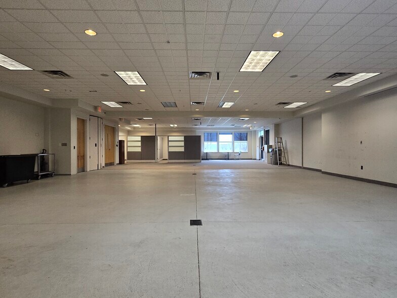 More Photos Of 1100 Bennett Rd, Bowmanville Office For Lease