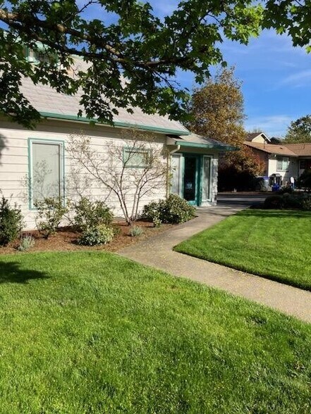 More Photos Of 254 Palm Ave, Ashland Healthcare For Lease