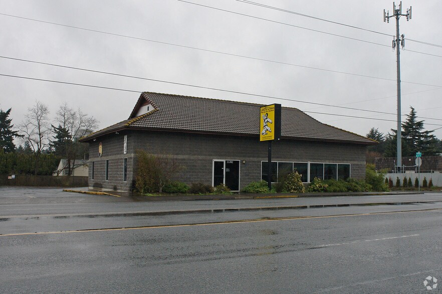 More Photos Of 11702 NE Halsey St, Portland Freestanding For Sale