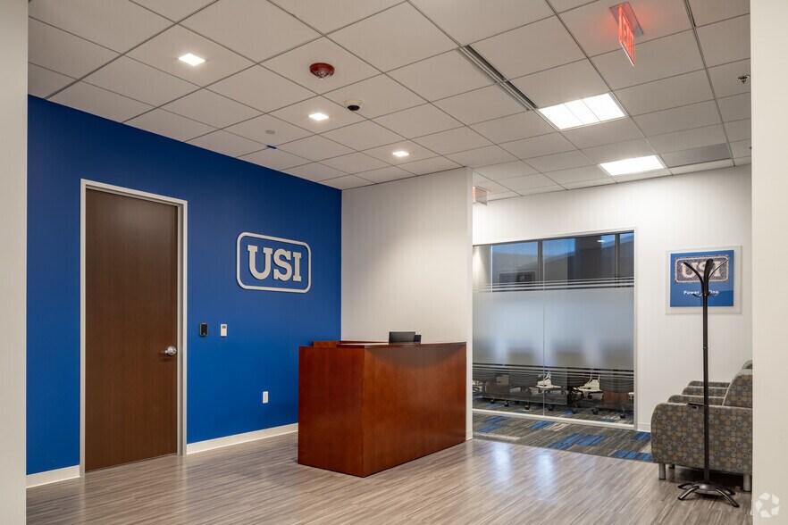 More Photos Of 2600 W Big Beaver Rd, Troy Office For Lease