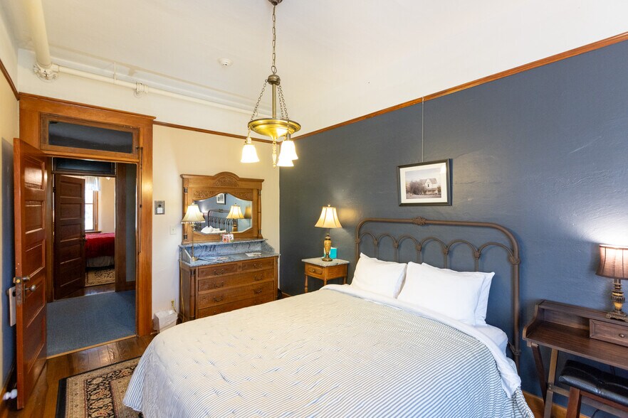 More Photos Of 40 SE Heimrich St, Dufur Hotel For Sale