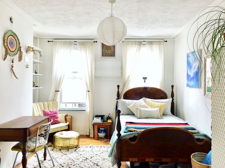 More Photos Of 92 Diamond St, Brooklyn Apartments For Sale