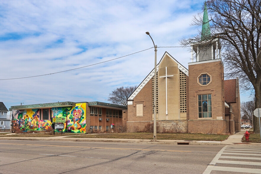 More Photos Of 2006 60th St, Kenosha Religious Facility For Sale
