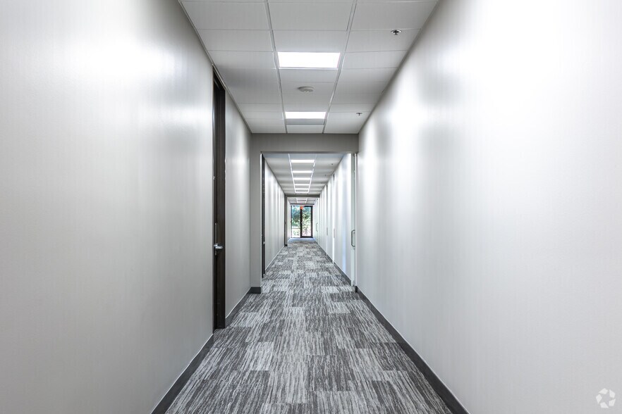 More Photos Of 17330 Preston Rd, Dallas Office For Lease