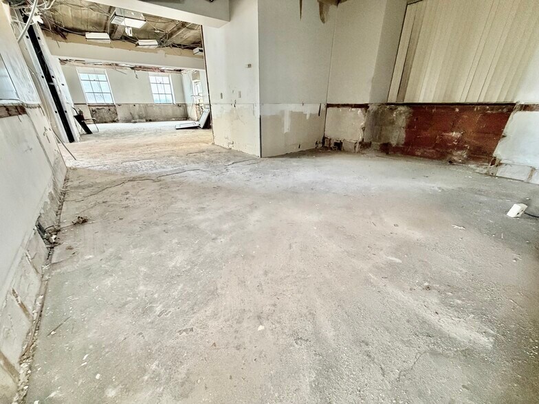 More Photos Of 133 N Main St, Port Chester Freestanding For Lease