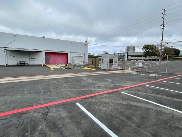 More Photos Of 1917-1921 E Mariposa Ave, El Segundo Warehouse For Lease
