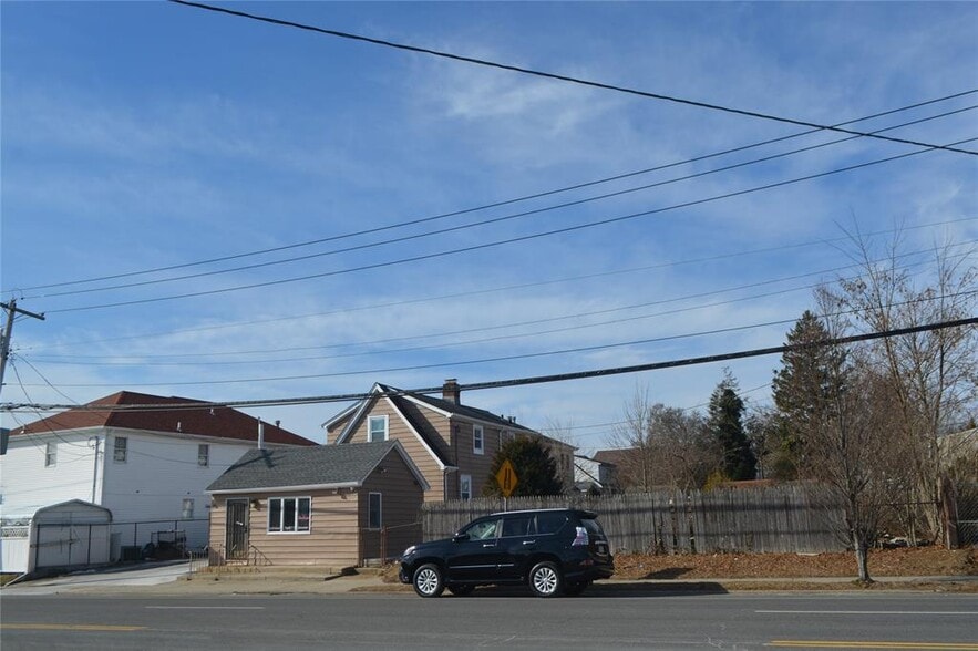 More Photos Of 837 Willis Ave, Albertson Land For Sale