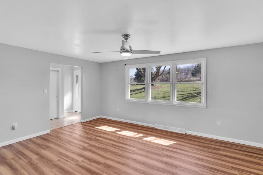 More Photos Of 1060 Pittsburgh Rd, Valencia Office For Sale