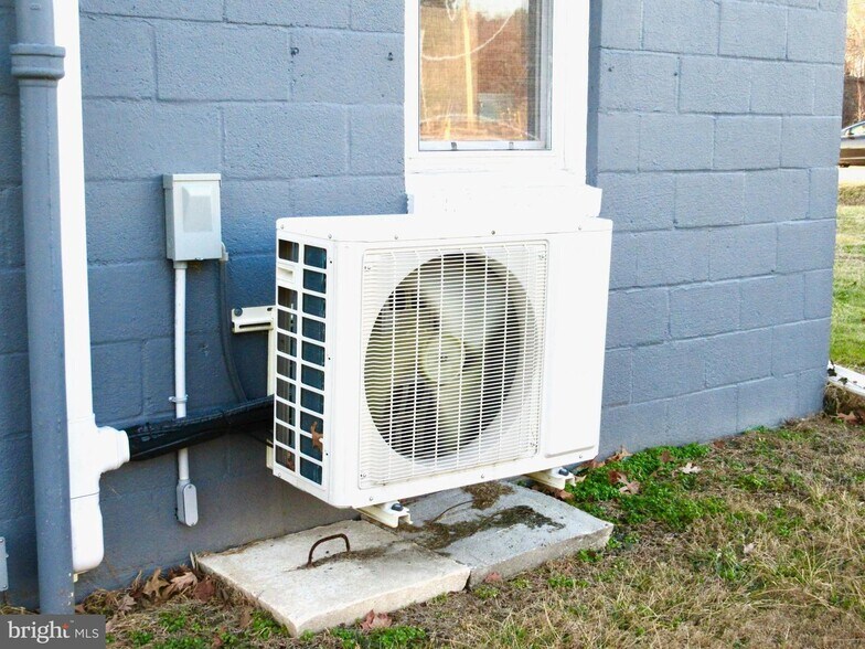 More Photos Of 29535 Dover Rd, Easton Freestanding For Sale