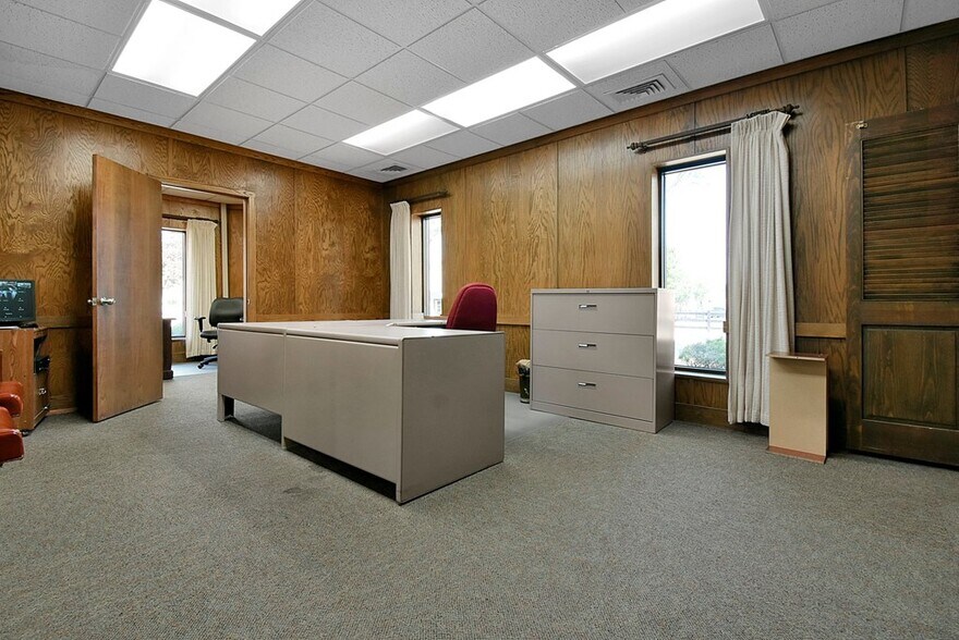 More Photos Of 245 N Seltzer St, Crestline Bank For Sale