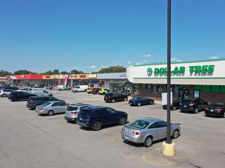 More Photos Of 6600-6620 W 111th St, Worth Unknown For Lease