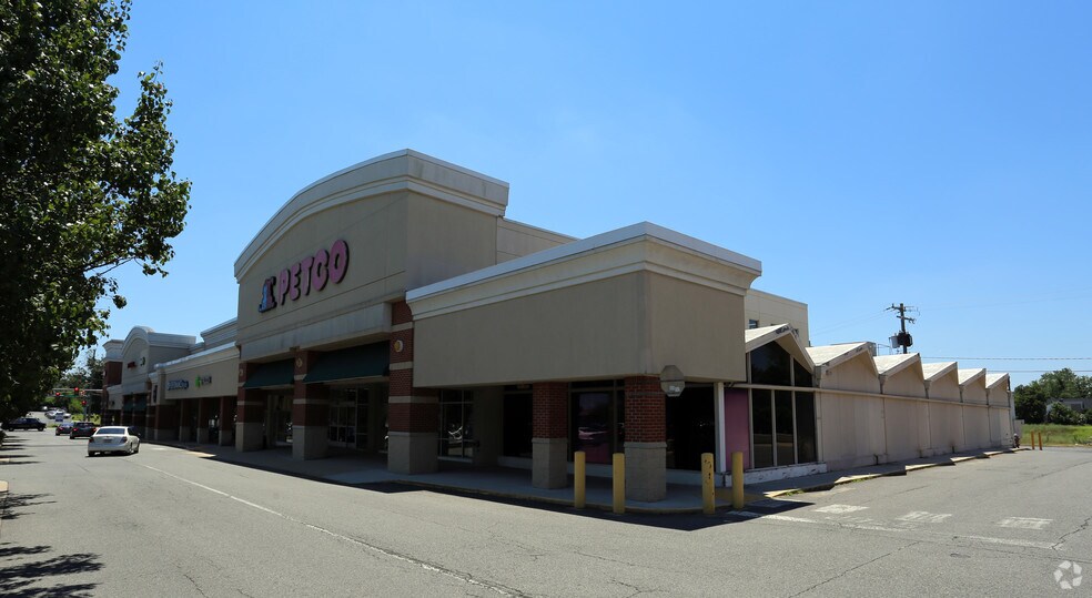 More Photos Of 5799-5857 Leesburg Pike, Falls Church Freestanding For Lease