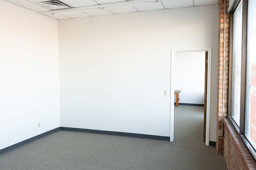 More Photos Of 115 W 1st St, Dumas Medical For Lease