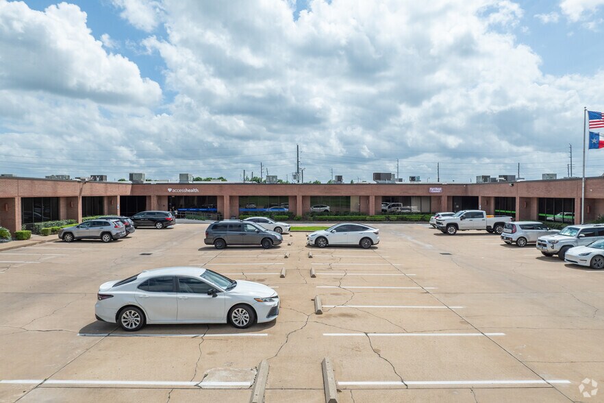 More Photos Of 10435 Greenbough Dr, Stafford Office For Lease