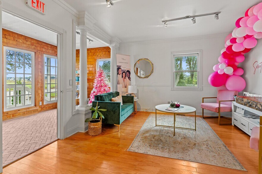 More Photos Of 1550 Lewis Center Rd, Lewis Center Freestanding For Sale