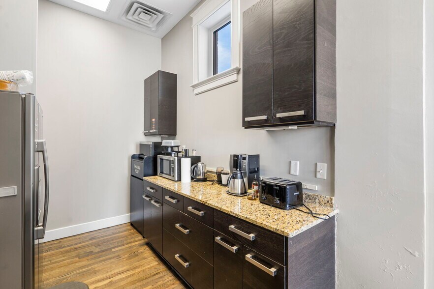 More Photos Of 429-431 N Boonville Ave, Springfield General Retail For Lease