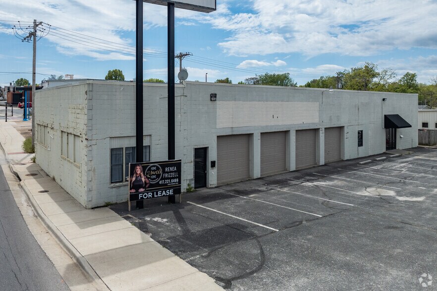 Primary Photo Of 215 N Grant Ave, Springfield Light Distribution For Lease