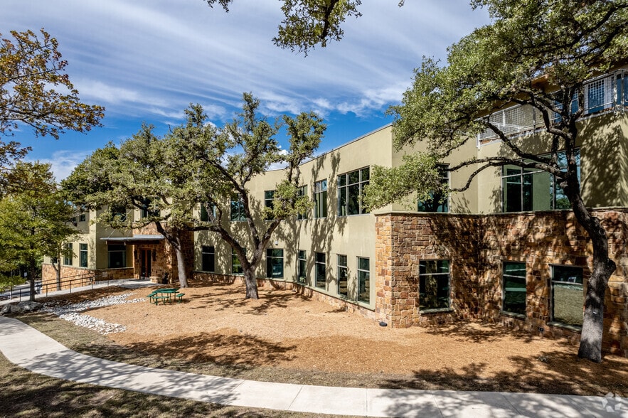 More Photos Of 1580 S Main St, Boerne Office For Lease