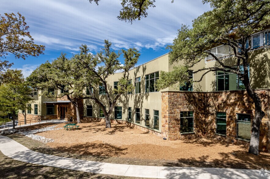 More Photos Of 1580 S Main St, Boerne Medical For Lease