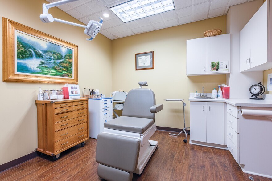 More Photos Of 3042 Oakcliff Rd, Doraville Medical For Sale