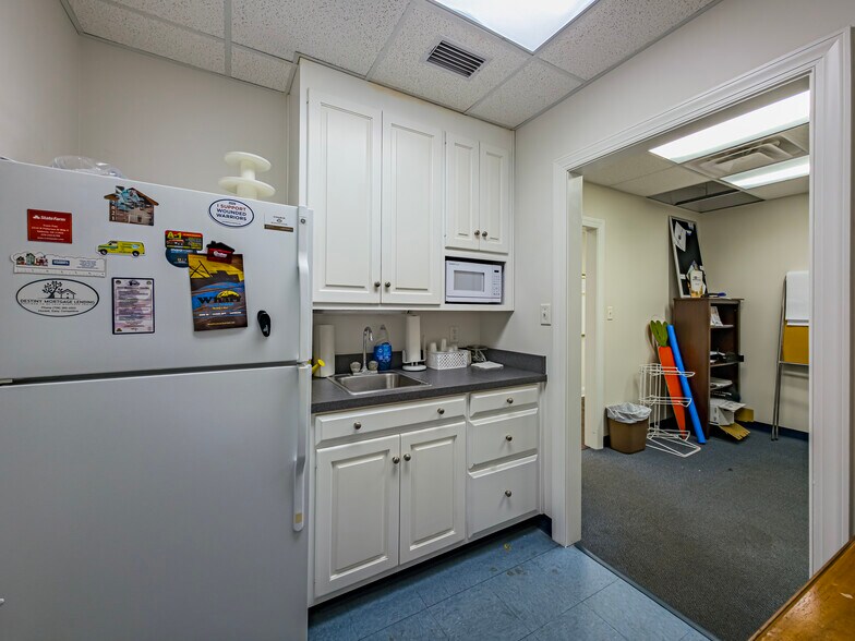 More Photos Of 1108 Gornto Rd, Valdosta Office For Sale