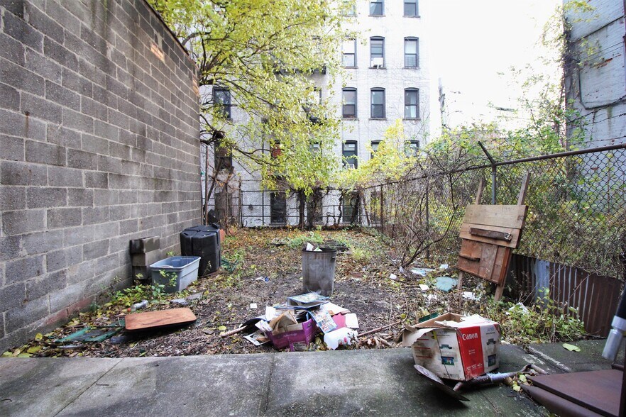 More Photos Of 324 Empire Blvd, Brooklyn Storefront Retail Residential For Lease