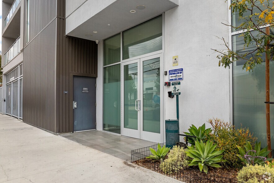 More Photos Of 901 Vine St, West Hollywood Apartments For Lease