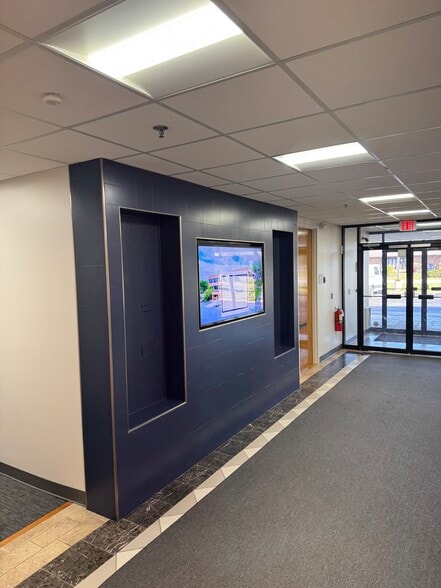 More Photos Of 1601 Bond St, Naperville Office For Lease
