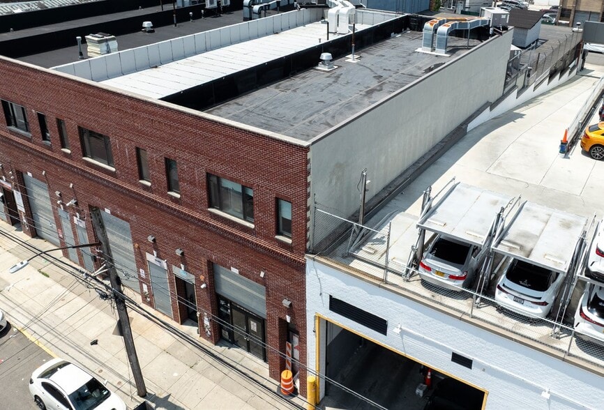 More Photos Of 3718 57th St, Woodside Distribution For Sale