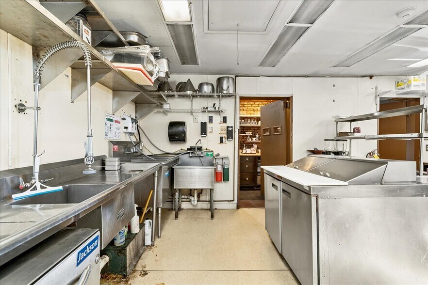 More Photos Of 31 Decatur St, Columbia Restaurant For Sale