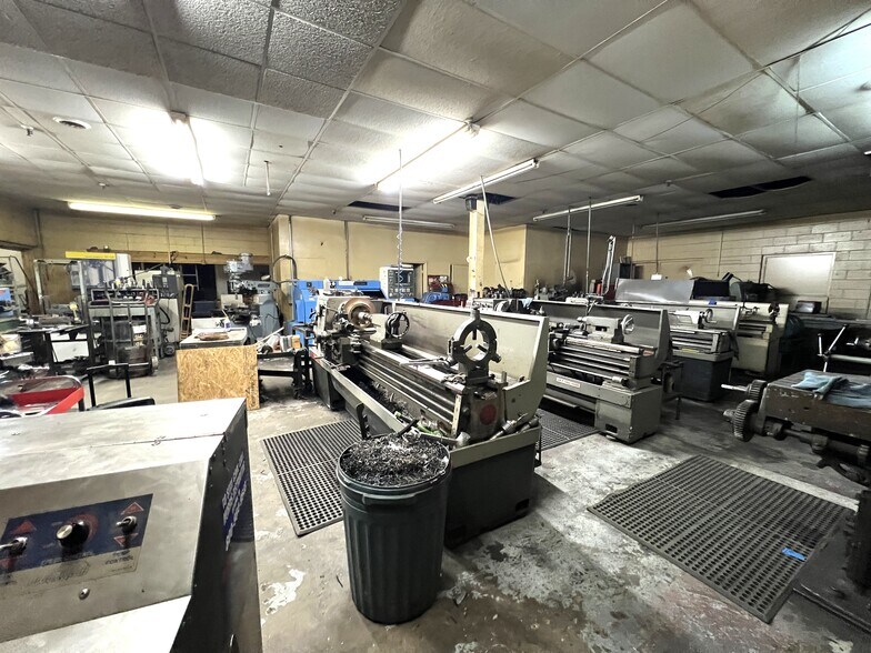 More Photos Of 152 Iodent Way, Elizabethton Warehouse For Lease