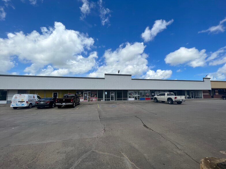 More Photos Of 101-161 North Brazosport Blvd, Clute Unknown For Lease