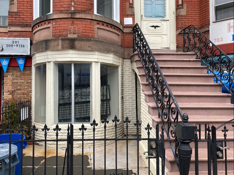 More Photos Of 701 Bergen Ave, Jersey City Storefront Retail Residential For Lease