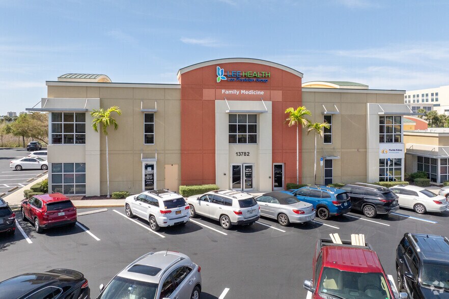 More Photos Of 13782 Plantation Rd, Fort Myers Medical For Lease