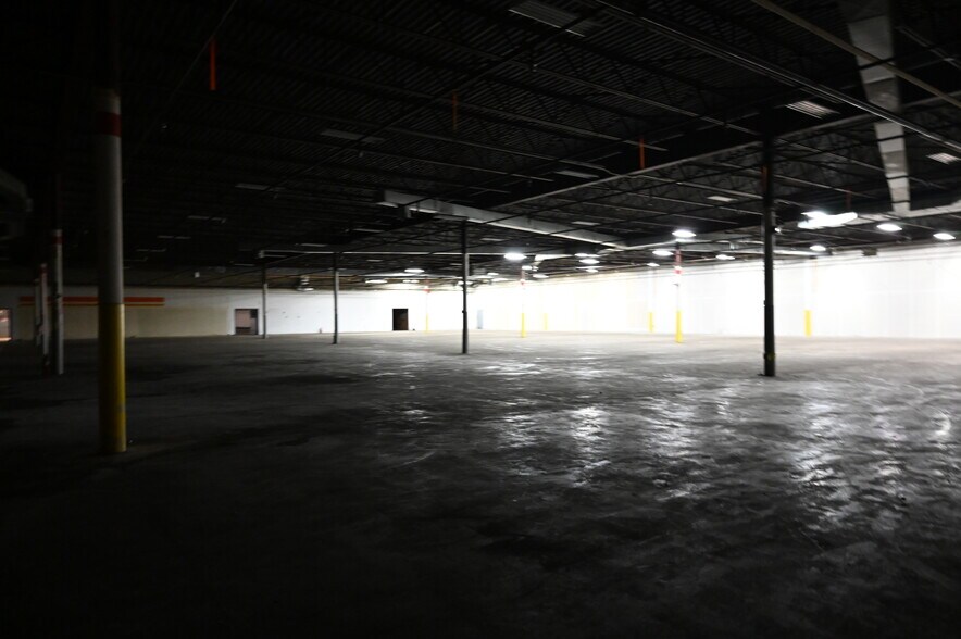 More Photos Of 2300 Claremont Ave, Ashland Freestanding For Lease
