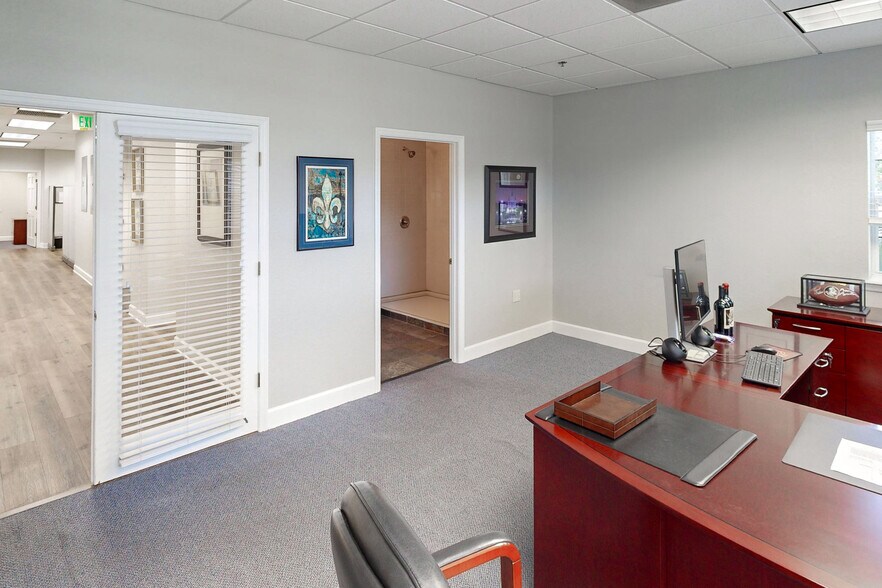 More Photos Of 910 N Fern Creek Ave, Orlando Office Residential For Lease