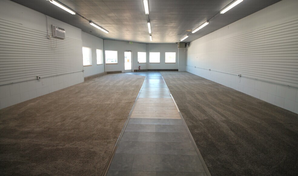 More Photos Of 805 W Main St, Sterling Auto Repair For Sale