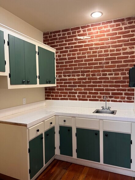 More Photos Of 216 N 8th St, Santa Paula Medical For Lease