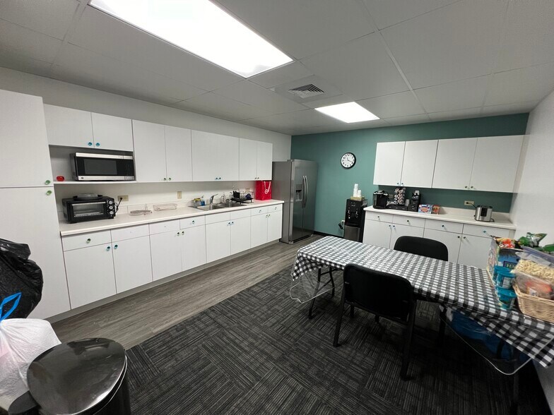 More Photos Of 2149 Lauwiliwili St, Kapolei Warehouse For Lease