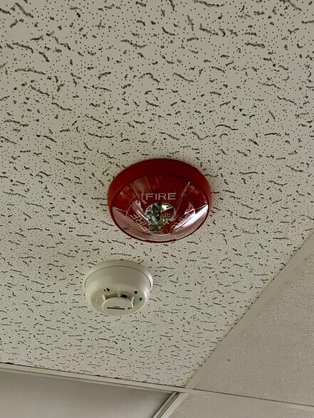 More Photos Of 1138-1140 W Hollins St, Baltimore Storefront Retail Office For Lease