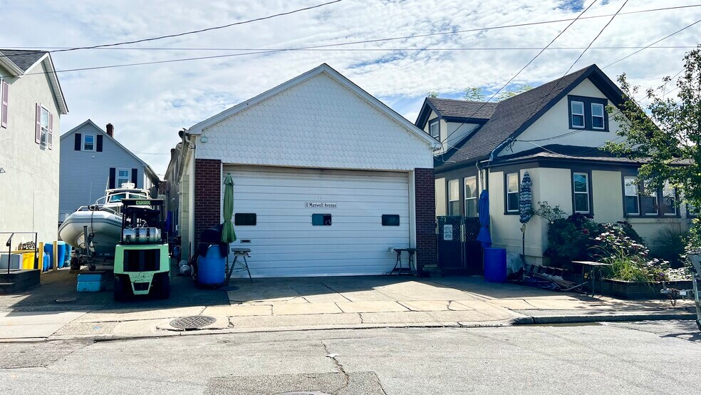 Primary Photo Of 11 Maxwell Ave, Oyster Bay Industrial For Lease