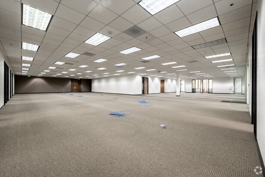 More Photos Of 6200 Canoga Ave, Woodland Hills Office For Sale