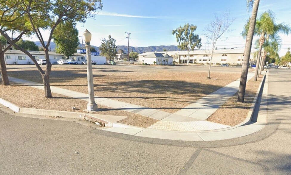 More Photos Of 901, 917, 919 Main St, Corona Land For Lease