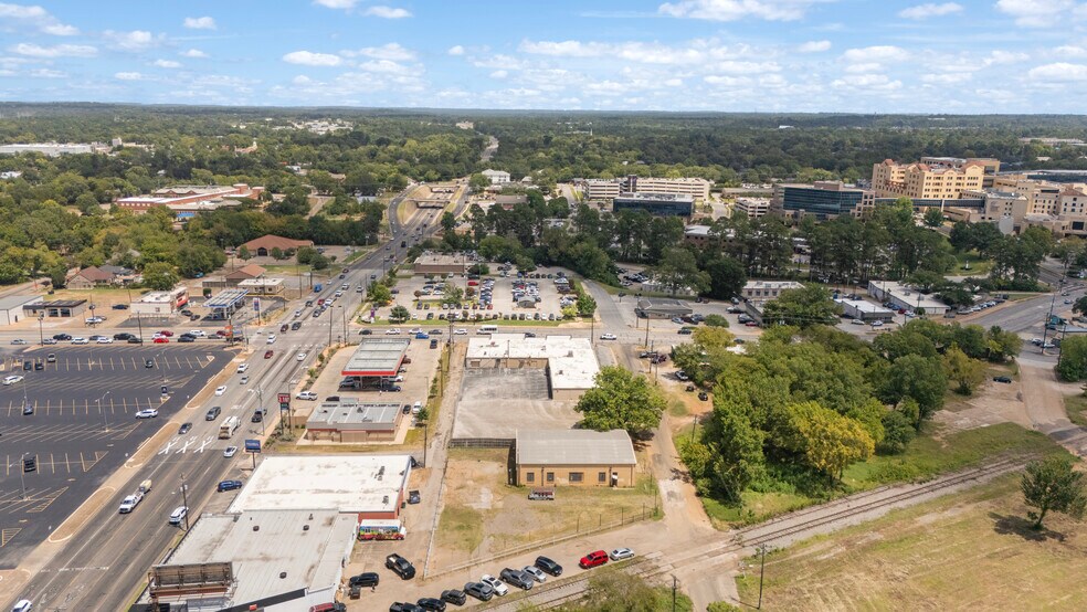 More Photos Of 421 S Beckham Ave, Tyler Medical For Sale