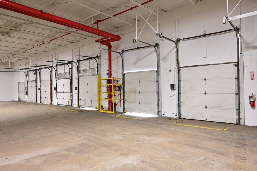 More Photos Of 7130 Krick Rd, Walton Hills Warehouse For Lease